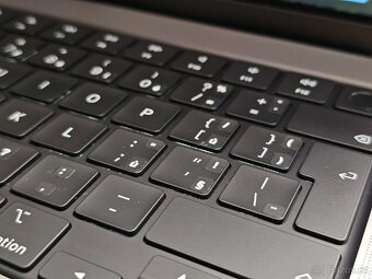 Apple MacBook Pro 16" (M1 Pro, 2021) - 6