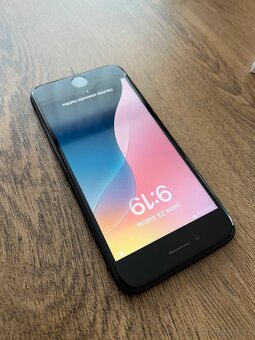 Apple iPhone SE 2020 - 6