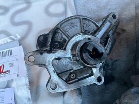 Podtlaková pumpa Mercedes OM642 - 6