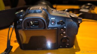 Sony Cyber-Shot DSC-RX10IV - 6