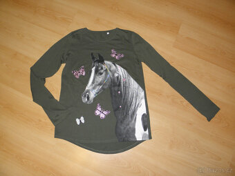PĚKNÁ TRIKA S KOŇMI v. 158/164 - 6