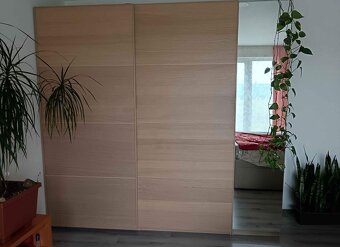 Šatní skříň IKEA PAX s osvětlením v top stavu - 6