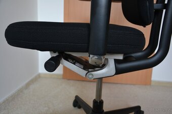 Kancelářská židle - Vitra Headline PC 32 000,- - 6