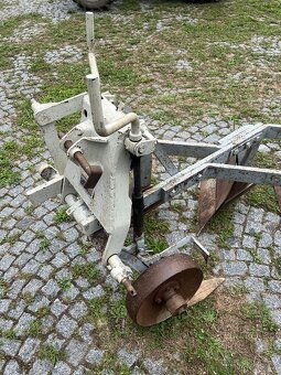 Pluh tříradličný za traktor - 6