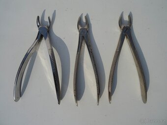 Staré chirurgické nástroje . - 6