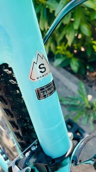 Krásné dámské dívčí kolo Specialized 27,5 - 6