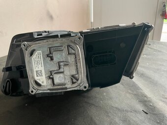 Pravé světlo Audi R8 420941004N i s jednotkami - 6