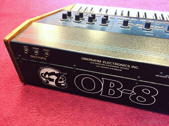 Oberheim OB-8 - Vintage syntezátorová syntezátorová klávesni - 6