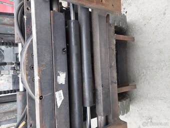 Rotační svěrací čelisti na VZV s bočním posuvem - 6