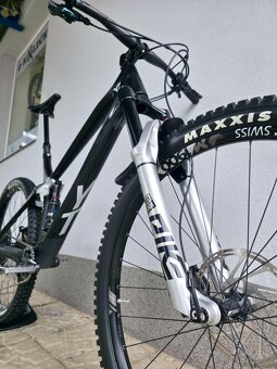 Horské kolo YT IZZO Uncaged 4 Blaze Carbon 2021 29″ - 6