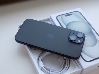 APPLE iPhone 15 256GB Black - ZÁRUKA - TOP STAV - 100% BAT. - 6
