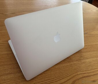 MacBook Air JAKO NOVÝ - 6
