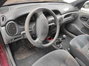 Renault Megane 1.6 - 6