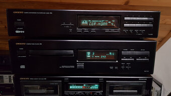 Onkyo hifi sestava včetně ovladače a manuálů. - 6