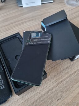 Motorola Razr 60 Pantone Spring - 6