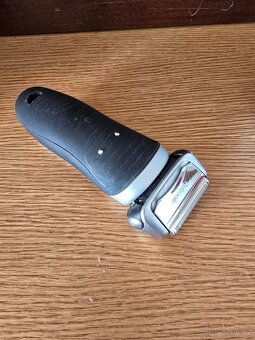 holicí strojek Braun Pulsonic Series 7 - 6