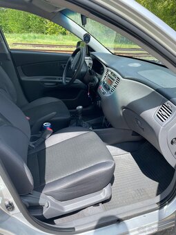 Kia Rio II sedan - 6