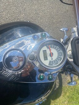 Suzuki Intruder - 6