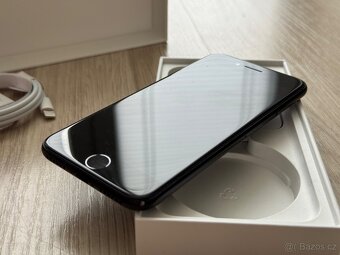 Apple iPhone SE 2. Generace 64Gb - Černý - 6
