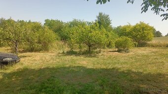 Prodej stavebního pozemku se zahradou v obci Kozomín - 6