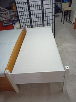 Prodám hezkou postel z masivu 90 x 200 cm - 6