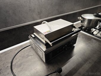 gastro Vaflovač - 1 550 W - vafle na špejli - 6