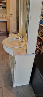 Koupelnová skříňka včetně umyvadla baterie - 6
