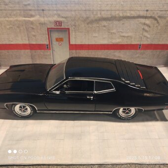 Ford Torino cobra 1:18 - 6
