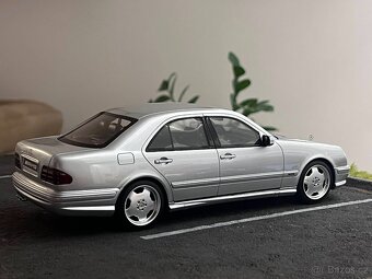 1:18 Mercedes-Benz E-Class E55 AMG - Silver - OttOmobile - 6
