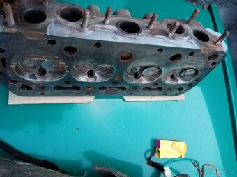 Hlava motoru ŠKODA - 6