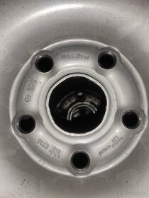 Prodám sadu disků VW 6,5Jx16H2 ET33 + pneu 215/65/R16 - 6