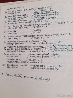 Starožitné rádio s gramofonem a desky - 6