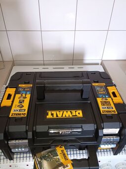 Vrtačka DeWalt DCD999N s baterií - 6