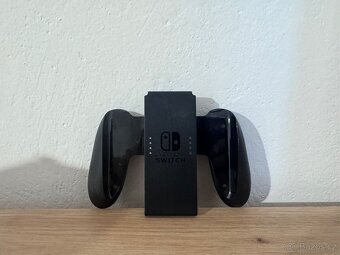 Nintendo switch OLED + HRA - téměř nepoužité - 6
