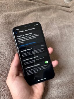 iPhone XR 128 GB černý plně funkční - 6