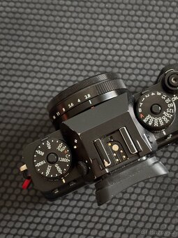 Fujifilm X-T4 + 27mm f2.8 + 16-80mm f4 - 6