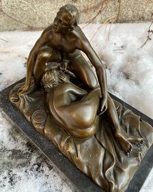 Bronzová erotická socha páru - kouřeni Orální sex - 6