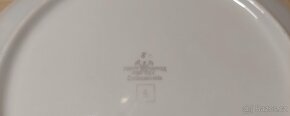 Starožitný porcelánový mělký talíř s růžemi Pirken Hammer - 6