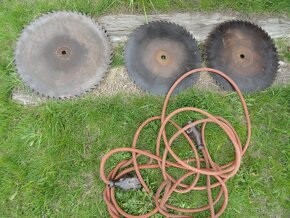 Prodám cirkulárku, přívodní kabel a kotouče. - 6