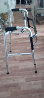 Invalidni vozik,choditko,koupelnova zidle - 6