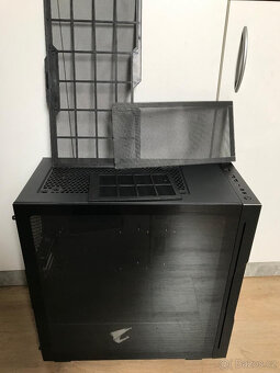 GIGABYTE AORUS C300 GLASS - 6