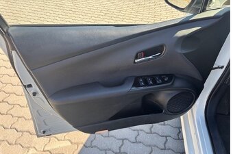 114.000km, Toyota Prius IV, Hybrid Executive koupeno v CZ - 6