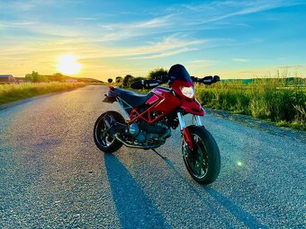 Ducati Hypermotard 796 - 6