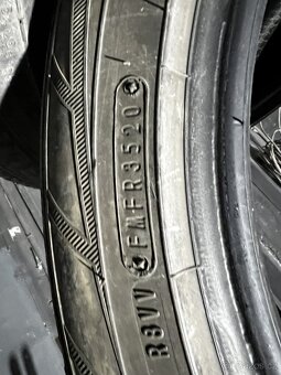 Pneumatiky 235/45 R18 zimní (cena za komplet) - 6