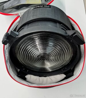 Aputure F10 fresnel - 6