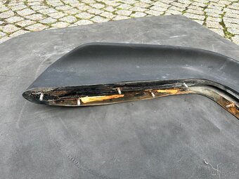 Porsche 911 - G model turbo - guma z křídla - 6