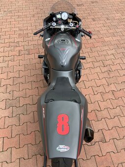 YAMAHA R6 - 6