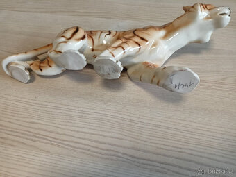 Krásná porcelánová soška tygra Royal Dux - 6