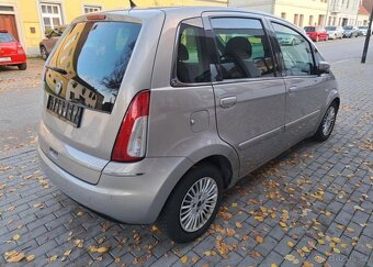 Lancia Musa 1,4 i Comfort benzín manuál 66 kw - 6