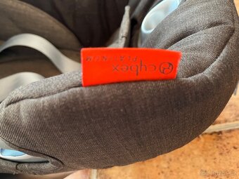 Autosedačka Cybex 0-9 kg a dvě izofix základny - 6